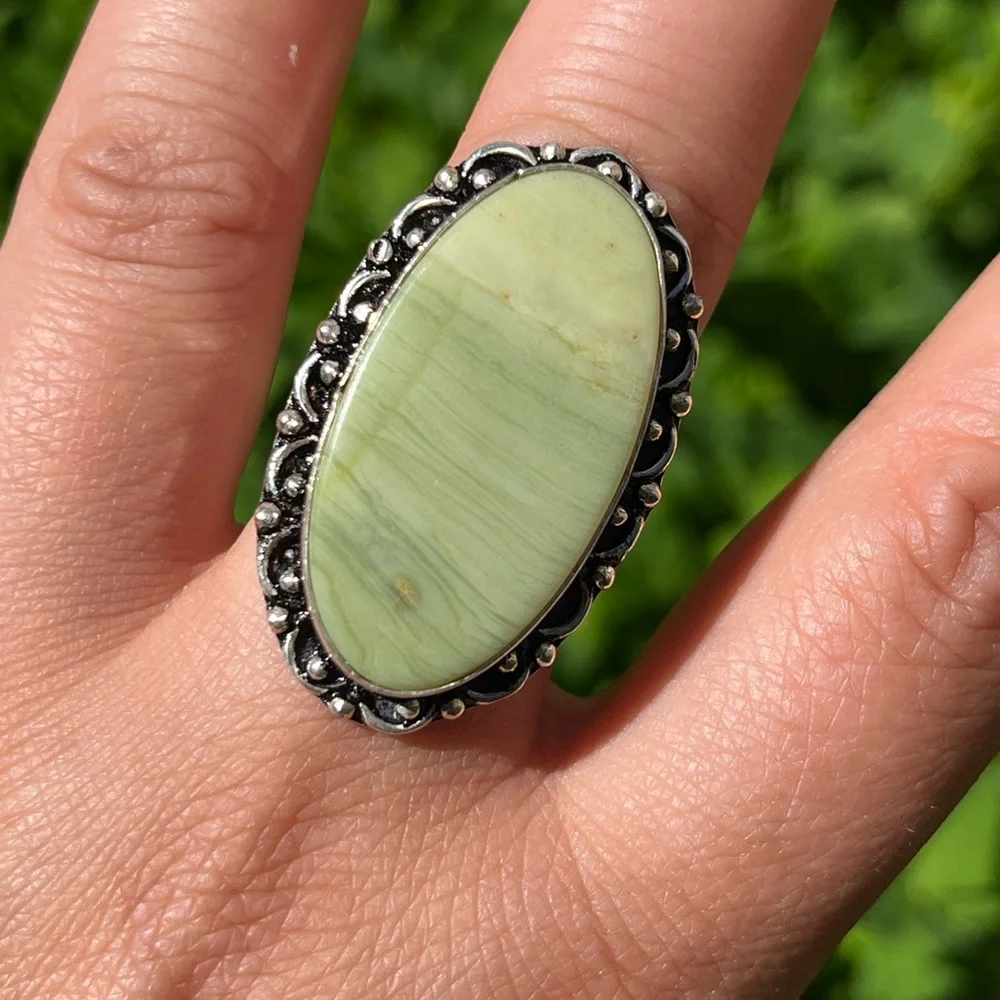 Size‎ 6.75 silver plated Larsonite ring